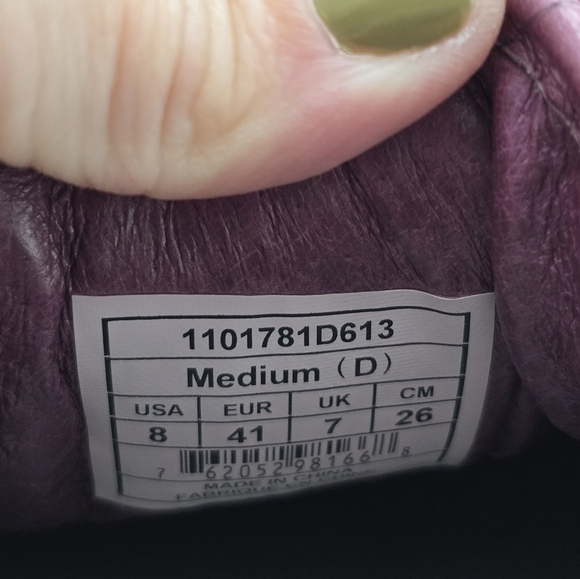 Brooks × Barney's NY | Chariot 'Reflective Pack' burgundy sneakers | MENS 8 - Picture 4 of 10